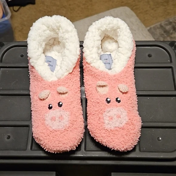 Jane and Bleecker Shoes Jane And Bleeker Pig Slipper Socks